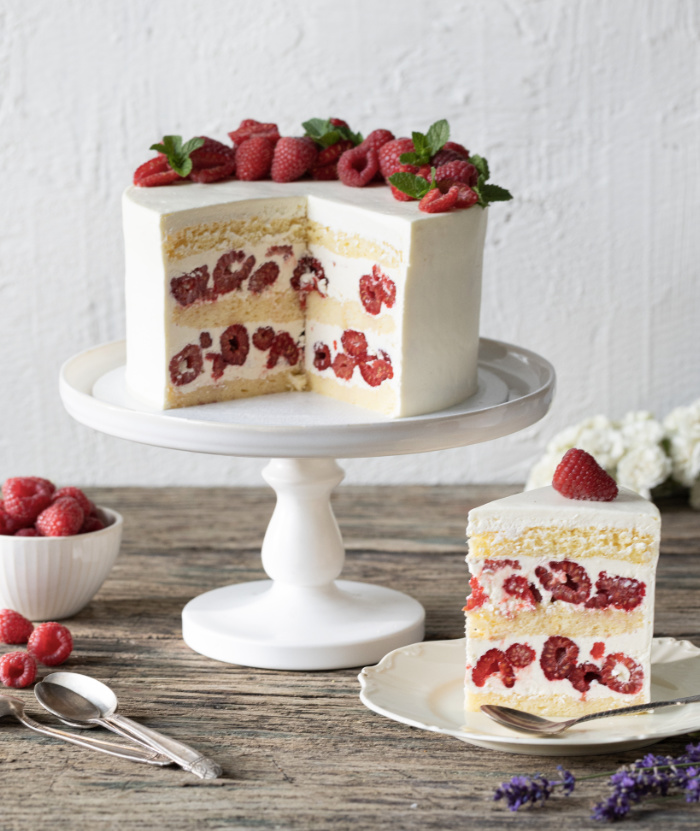 tort weselny kraków malinowy