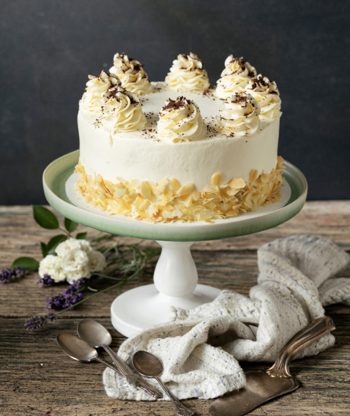 tort weselny kraków marchewkowy